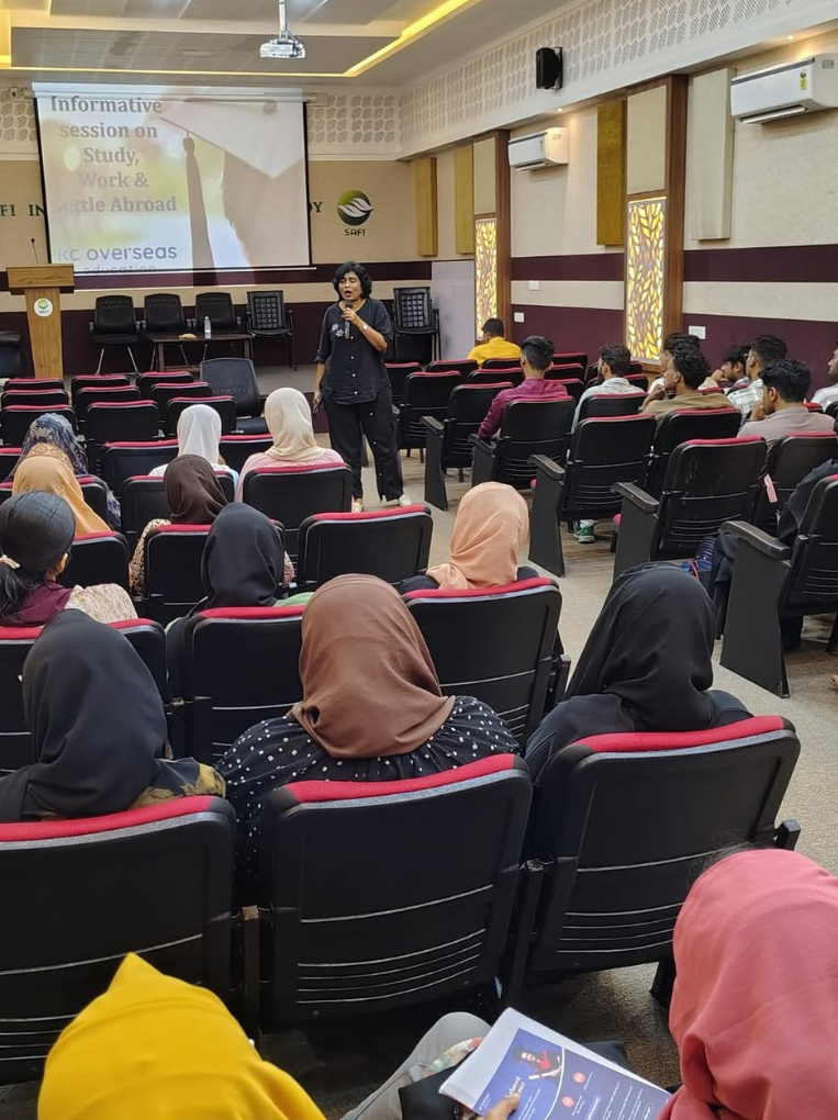 Informative session on Overseas Education being done at a college in calicut for students