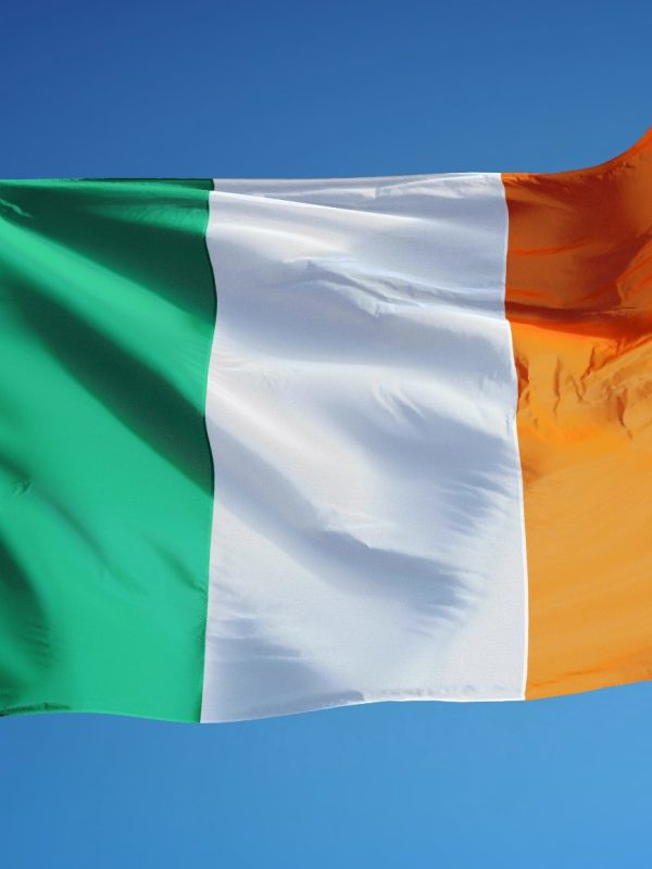 2134490-2048x1152-desktop-hd-flag-of-ireland-background-photo